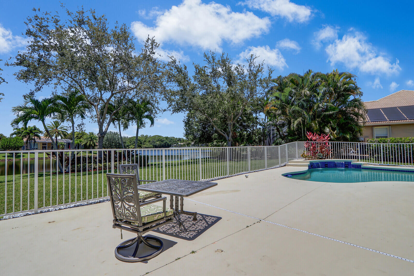 822 SW Blue Stem Way