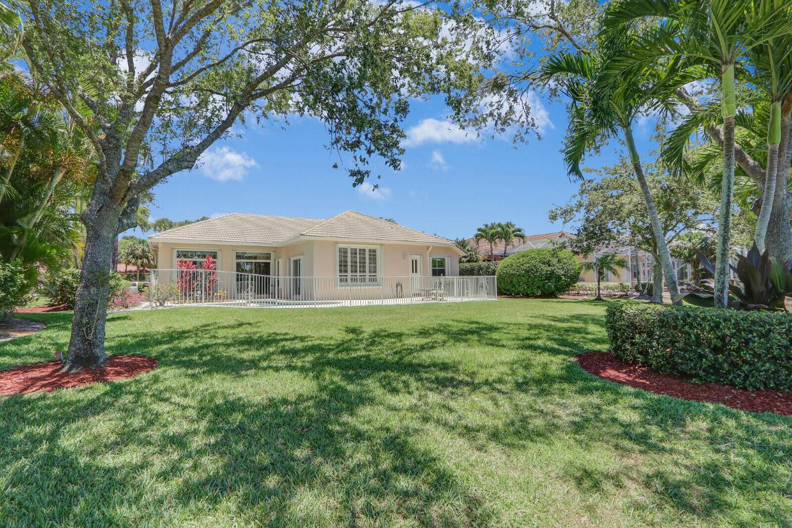 822 SW Blue Stem Way