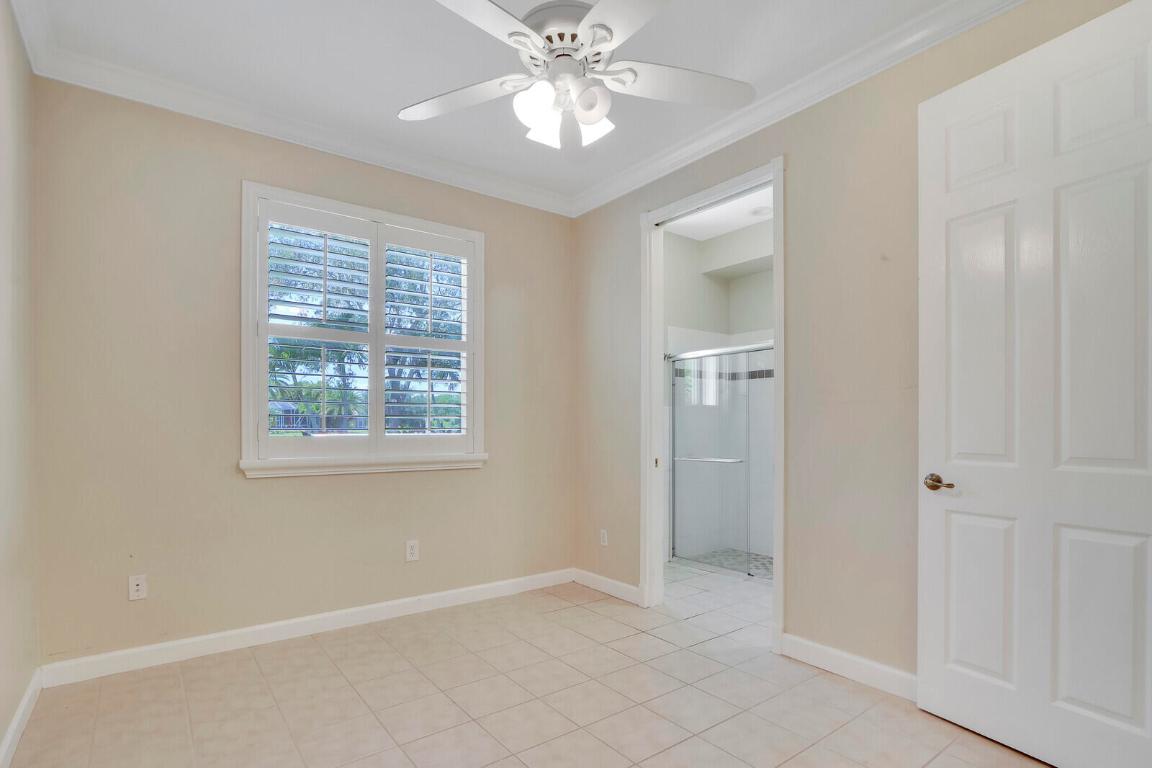 822 SW Blue Stem Way