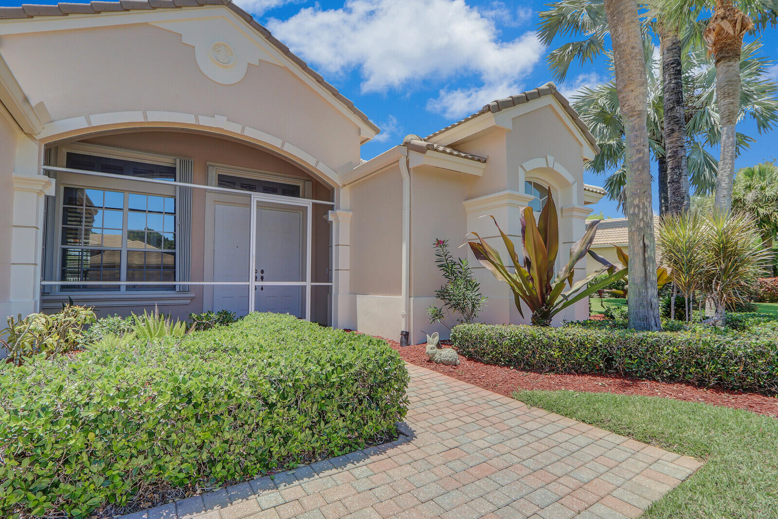 822 SW Blue Stem Way