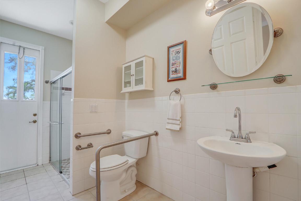 822 SW Blue Stem Way