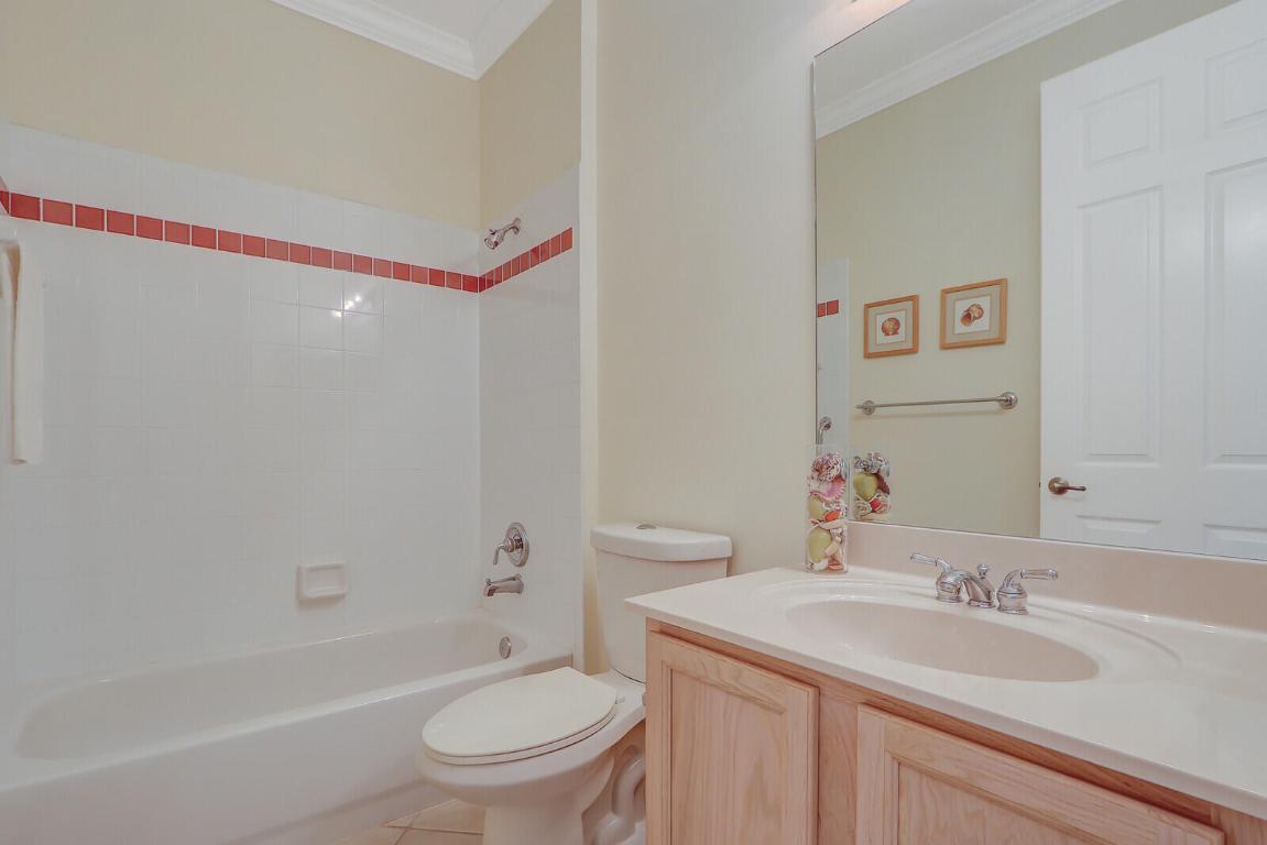 822 SW Blue Stem Way