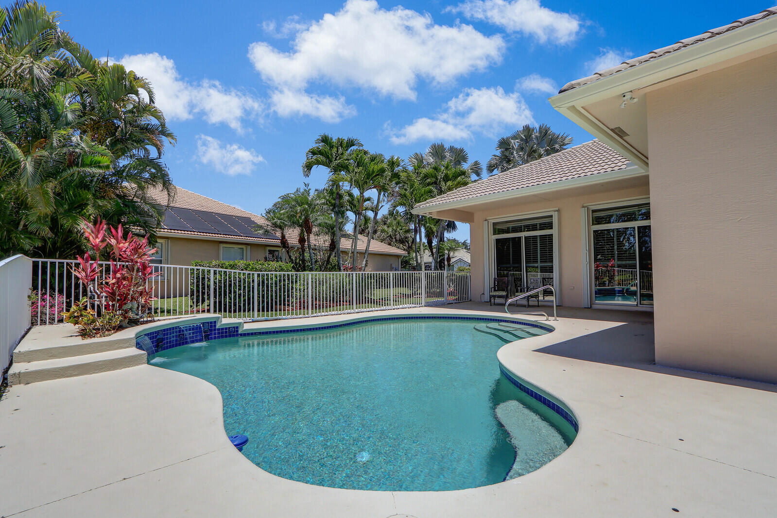 822 SW Blue Stem Way