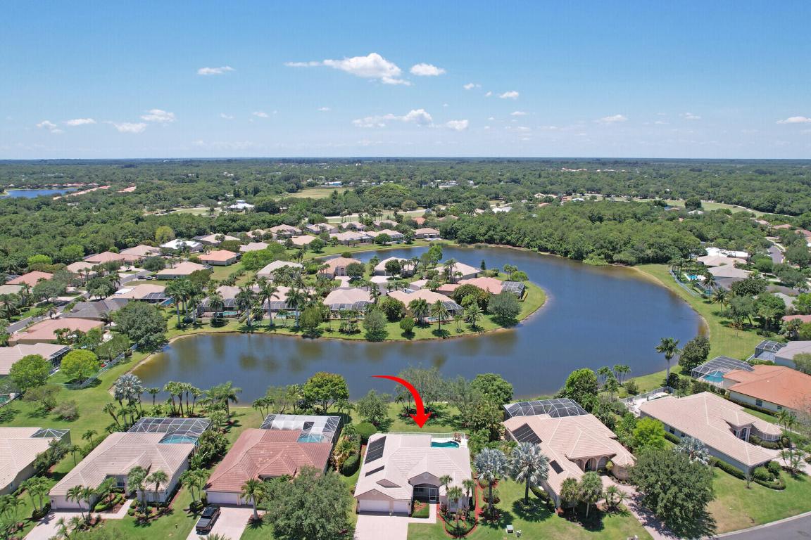 822 SW Blue Stem Way