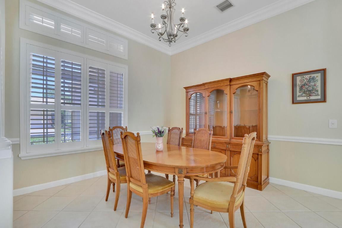 822 SW Blue Stem Way