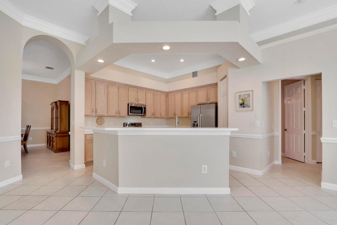 822 SW Blue Stem Way