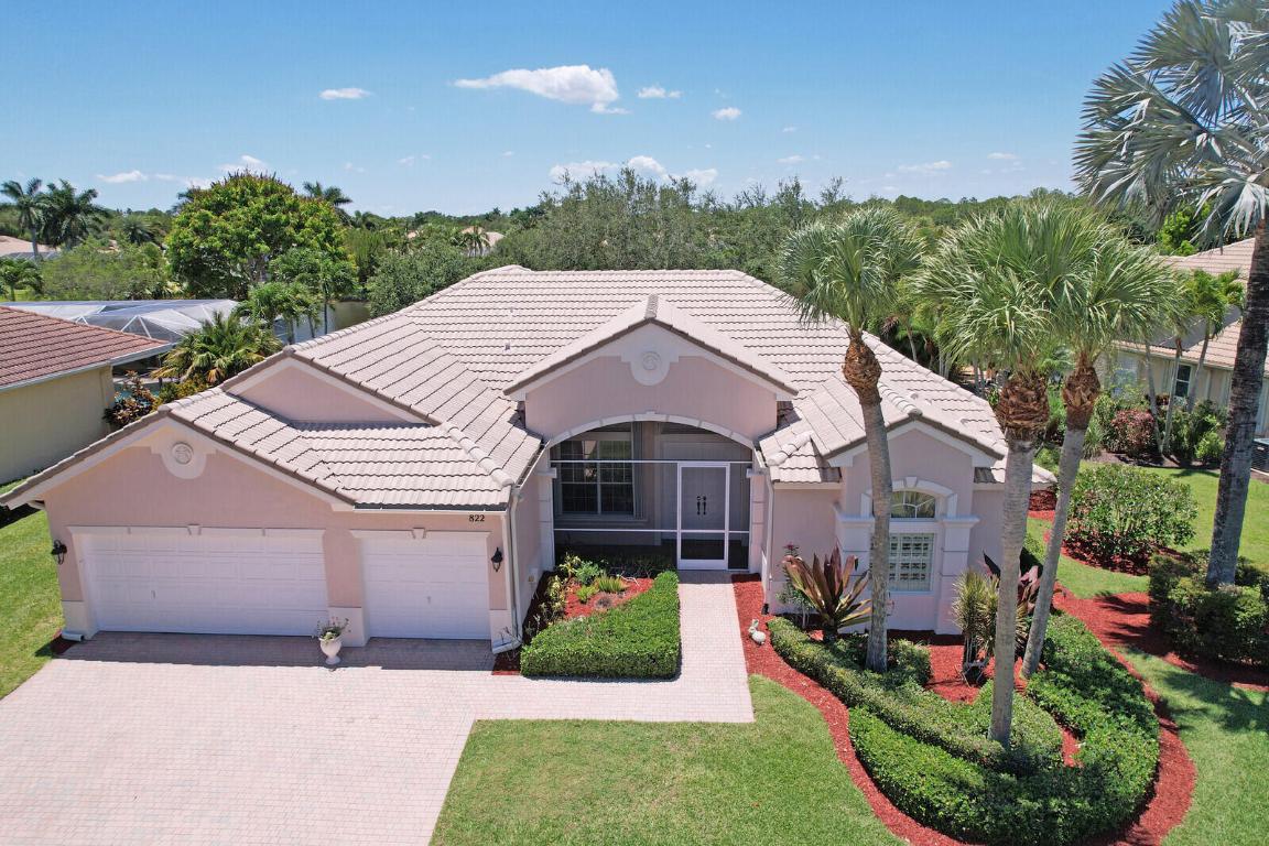 822 SW Blue Stem Way