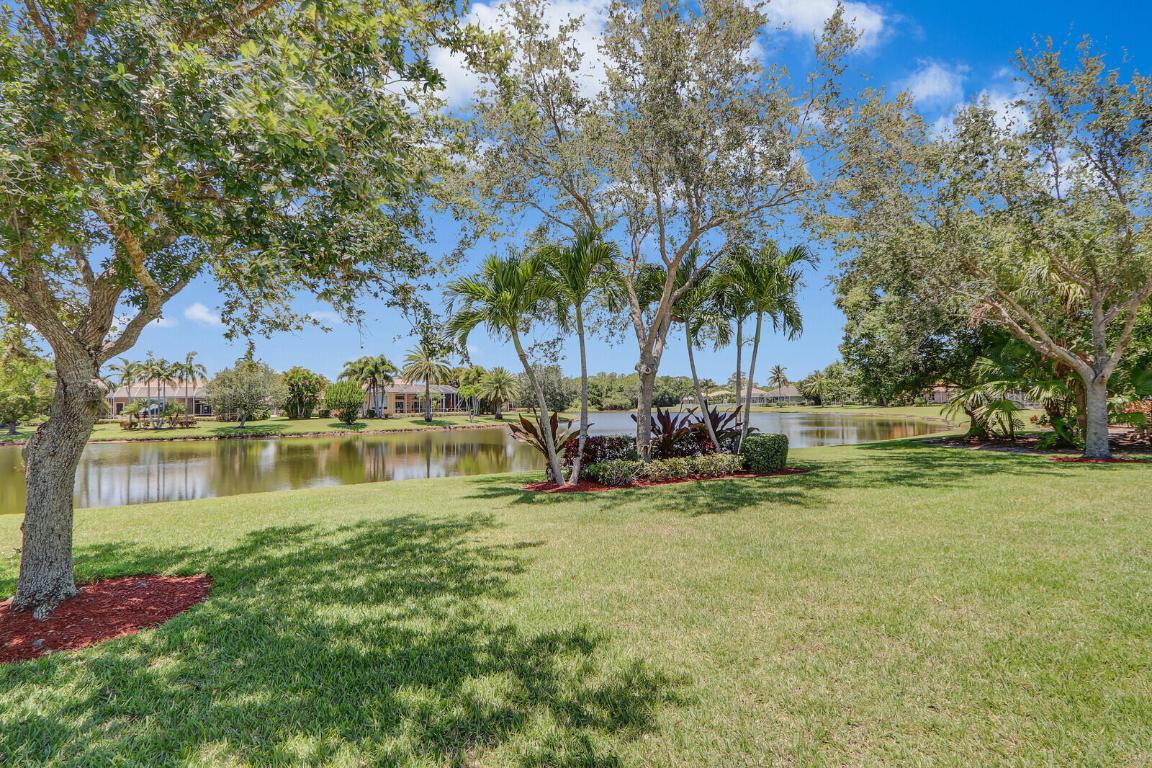 822 SW Blue Stem Way