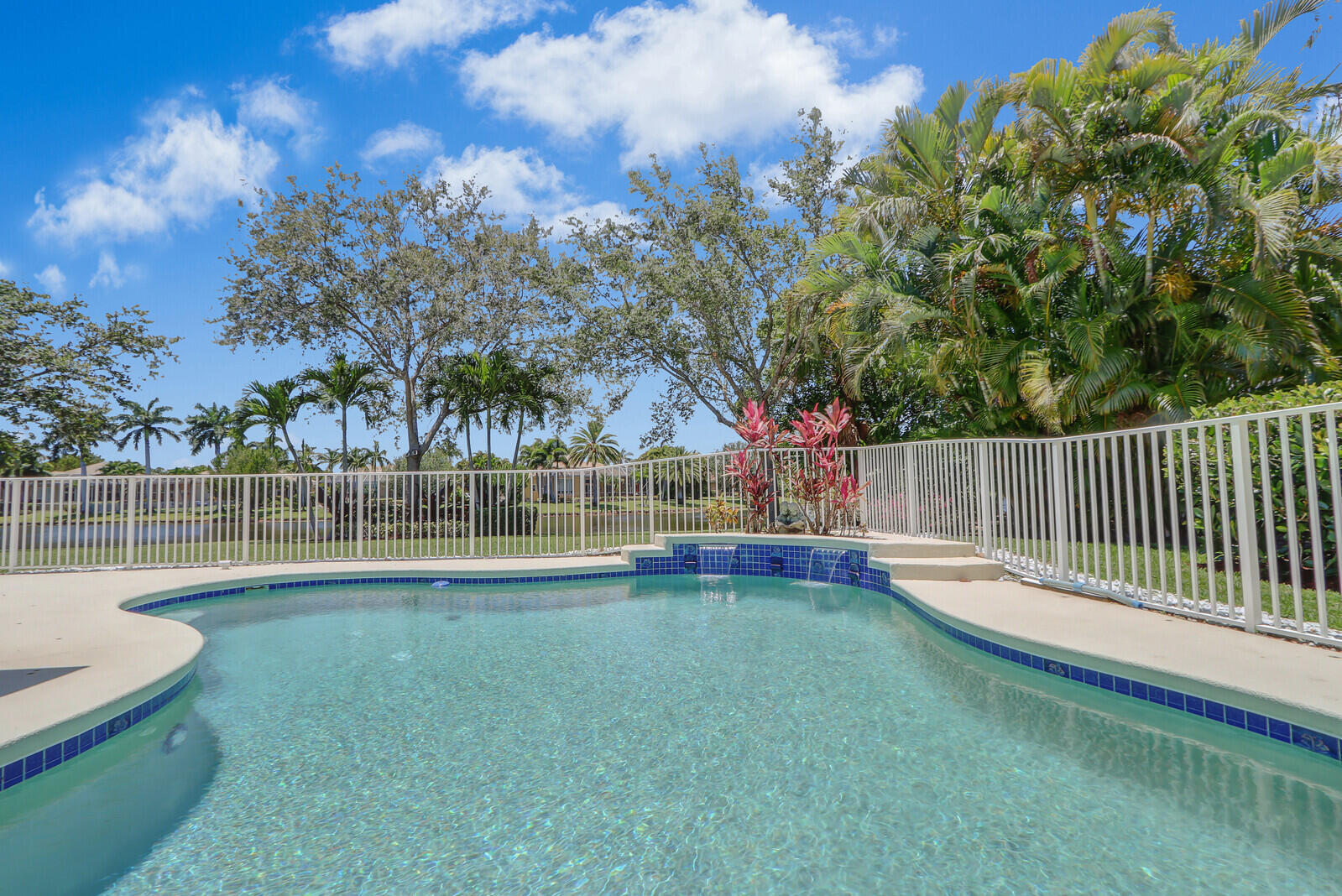 822 SW Blue Stem Way
