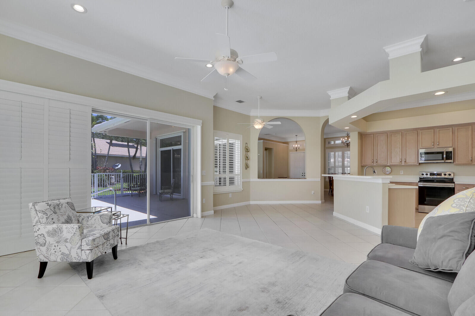 822 SW Blue Stem Way