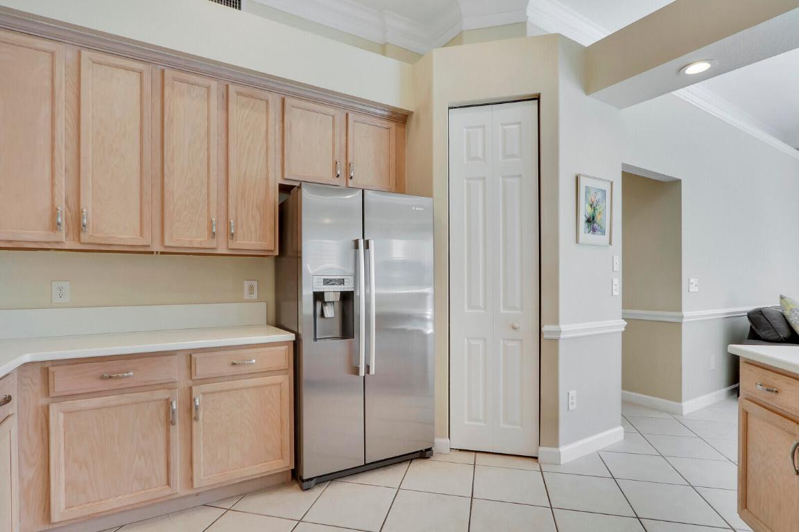 822 SW Blue Stem Way