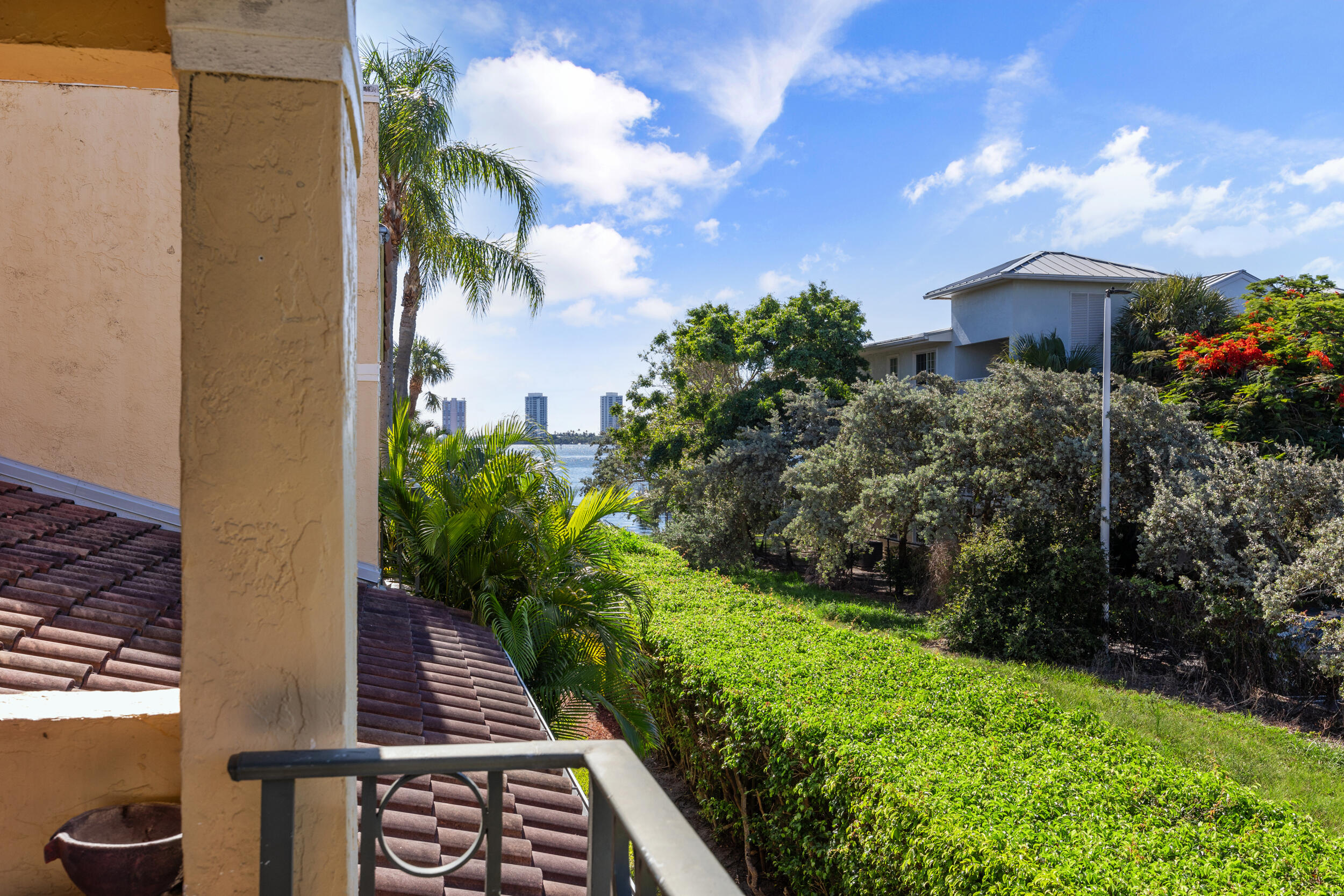 1050 Lake Shore Drive 202