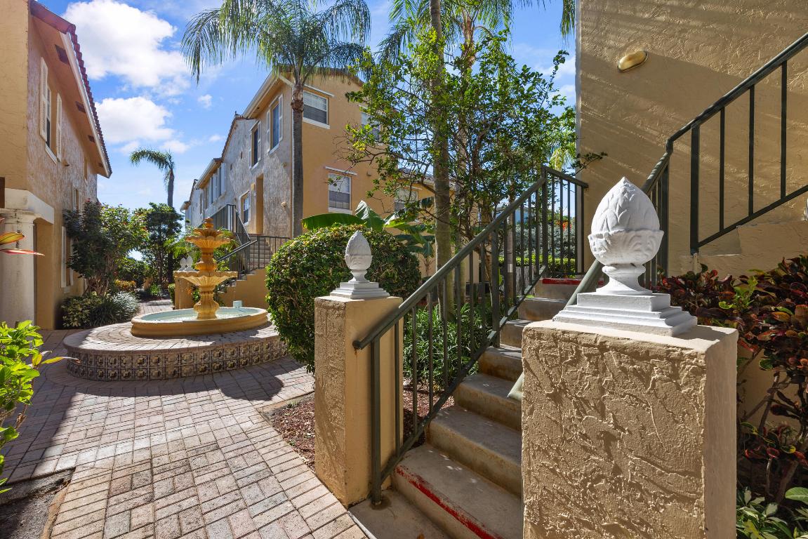 1050 Lake Shore Drive 202