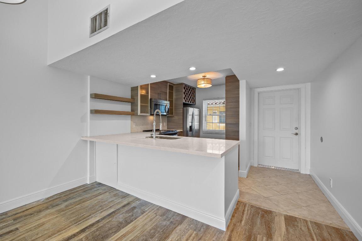 1050 Lake Shore Drive 202