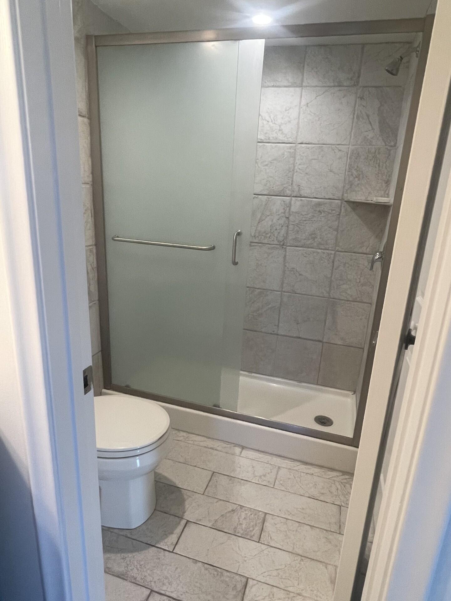 1050 Lake Shore Drive 202