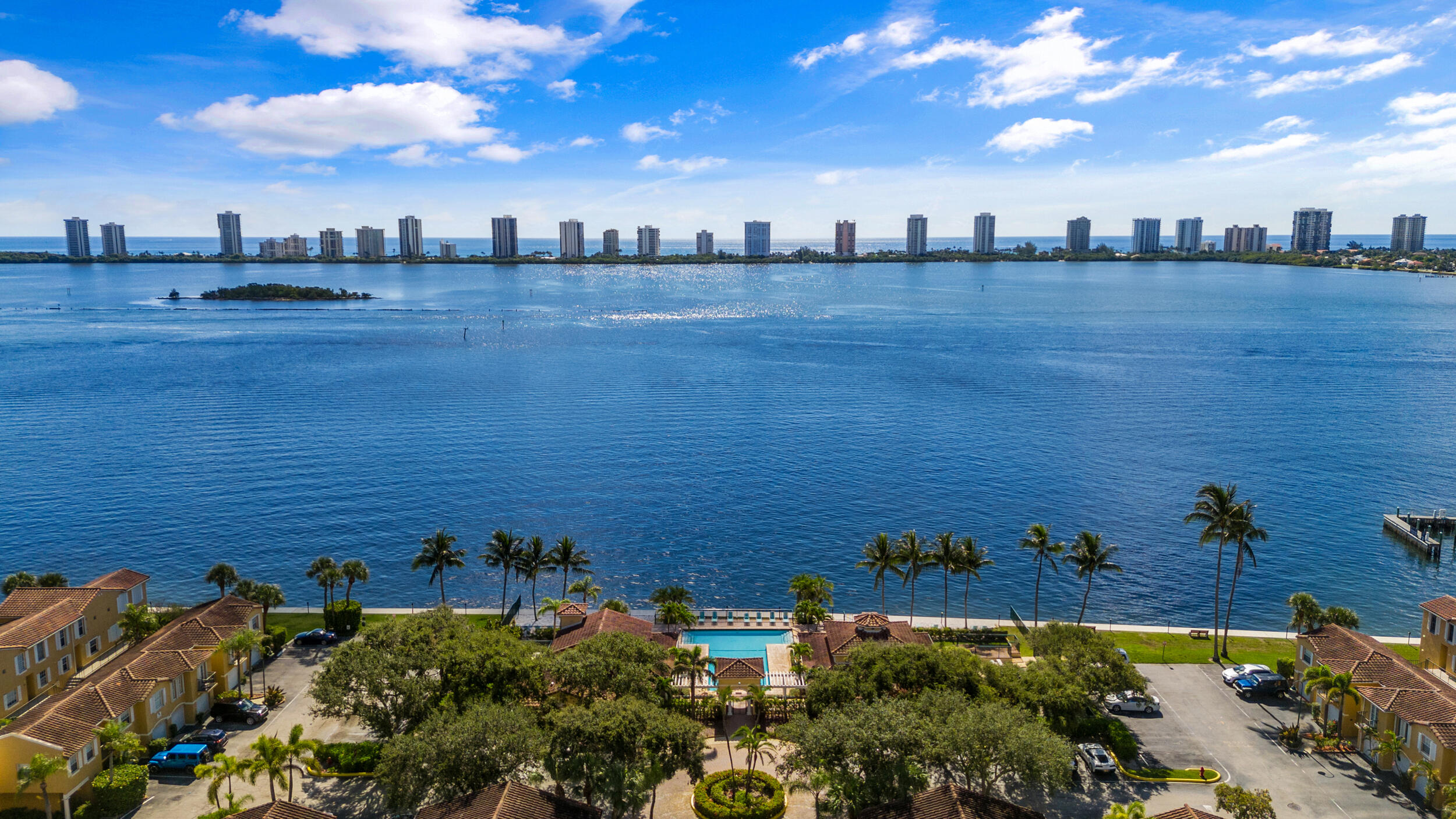 1050 Lake Shore Drive 202