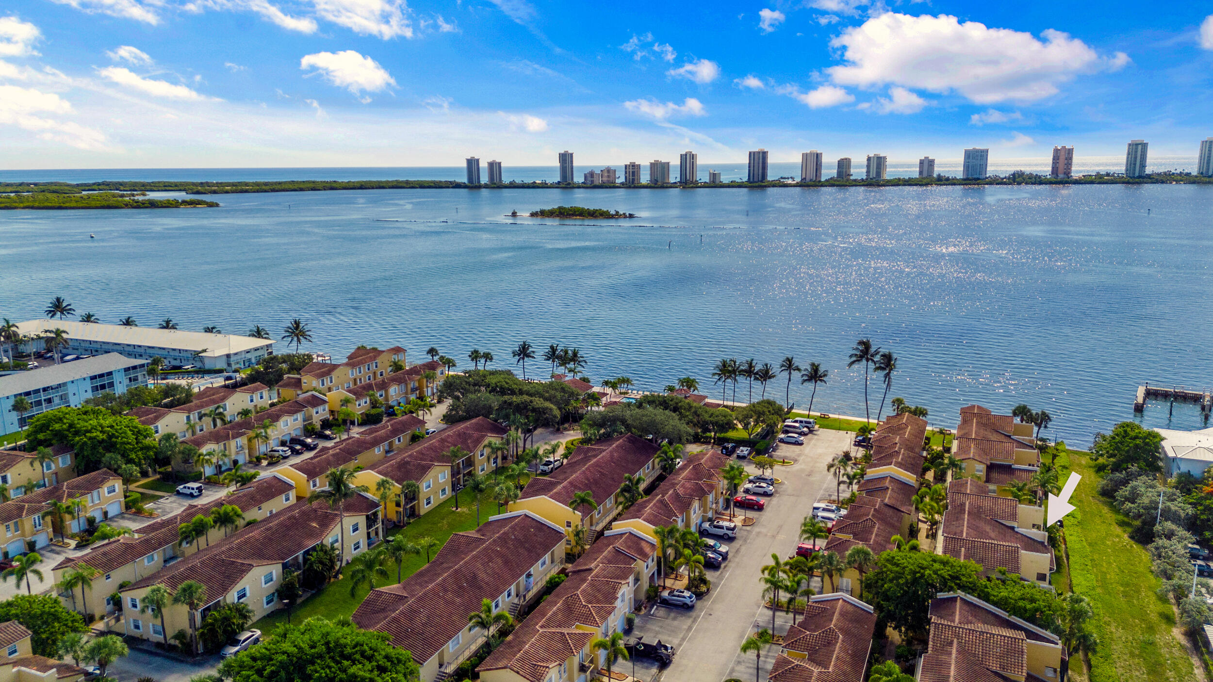 1050 Lake Shore Drive 202