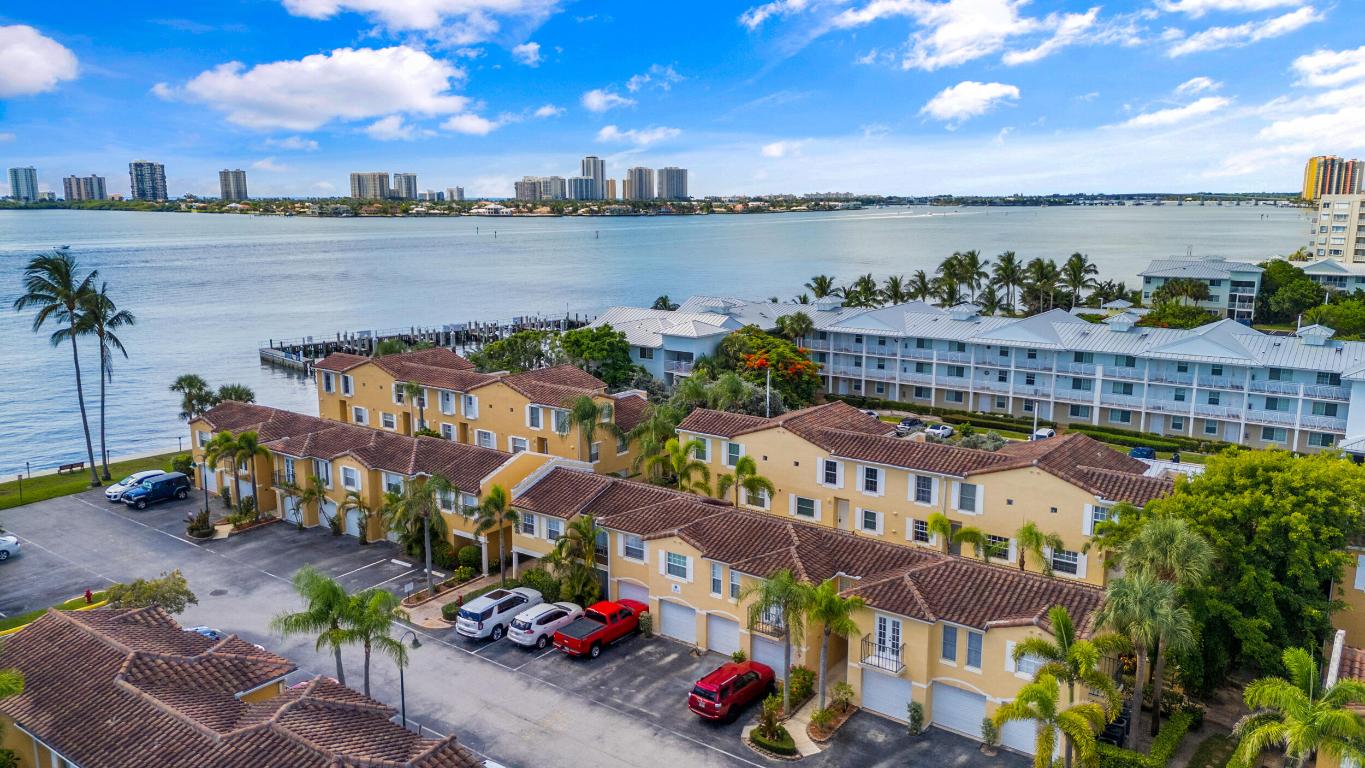 1050 Lake Shore Drive 202