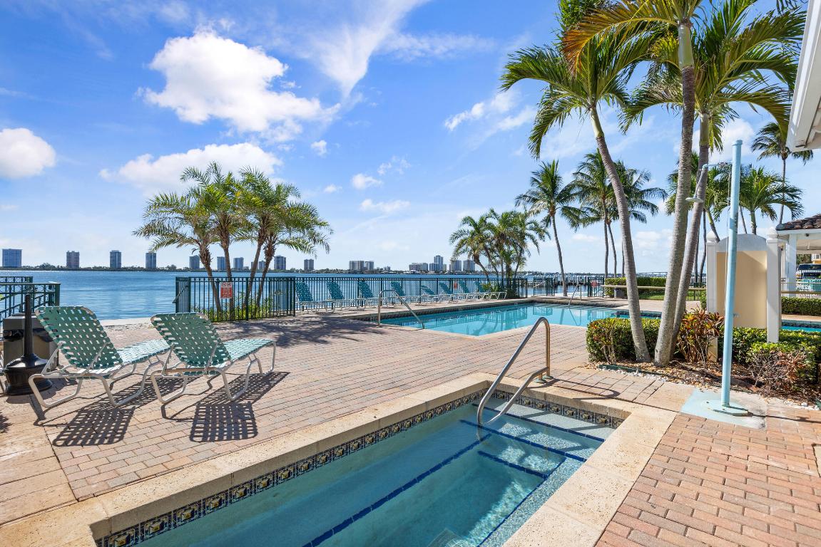 1050 Lake Shore Drive 202