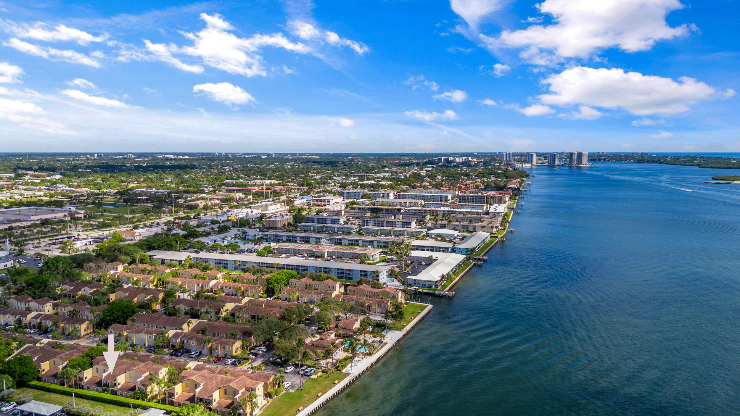 1050 Lake Shore Drive 202