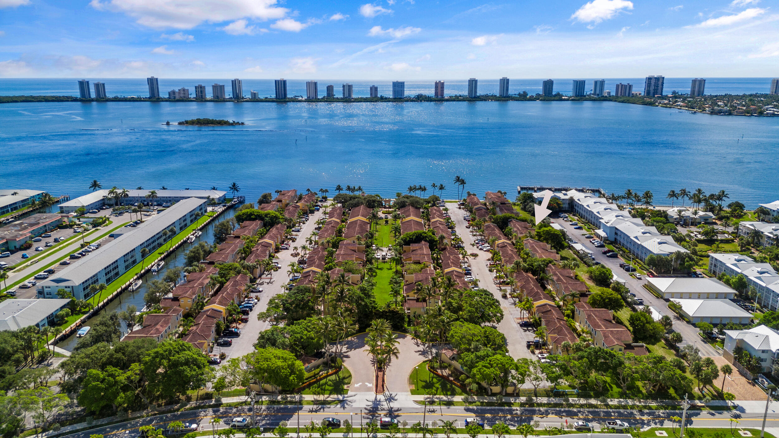 1050 Lake Shore Drive 202