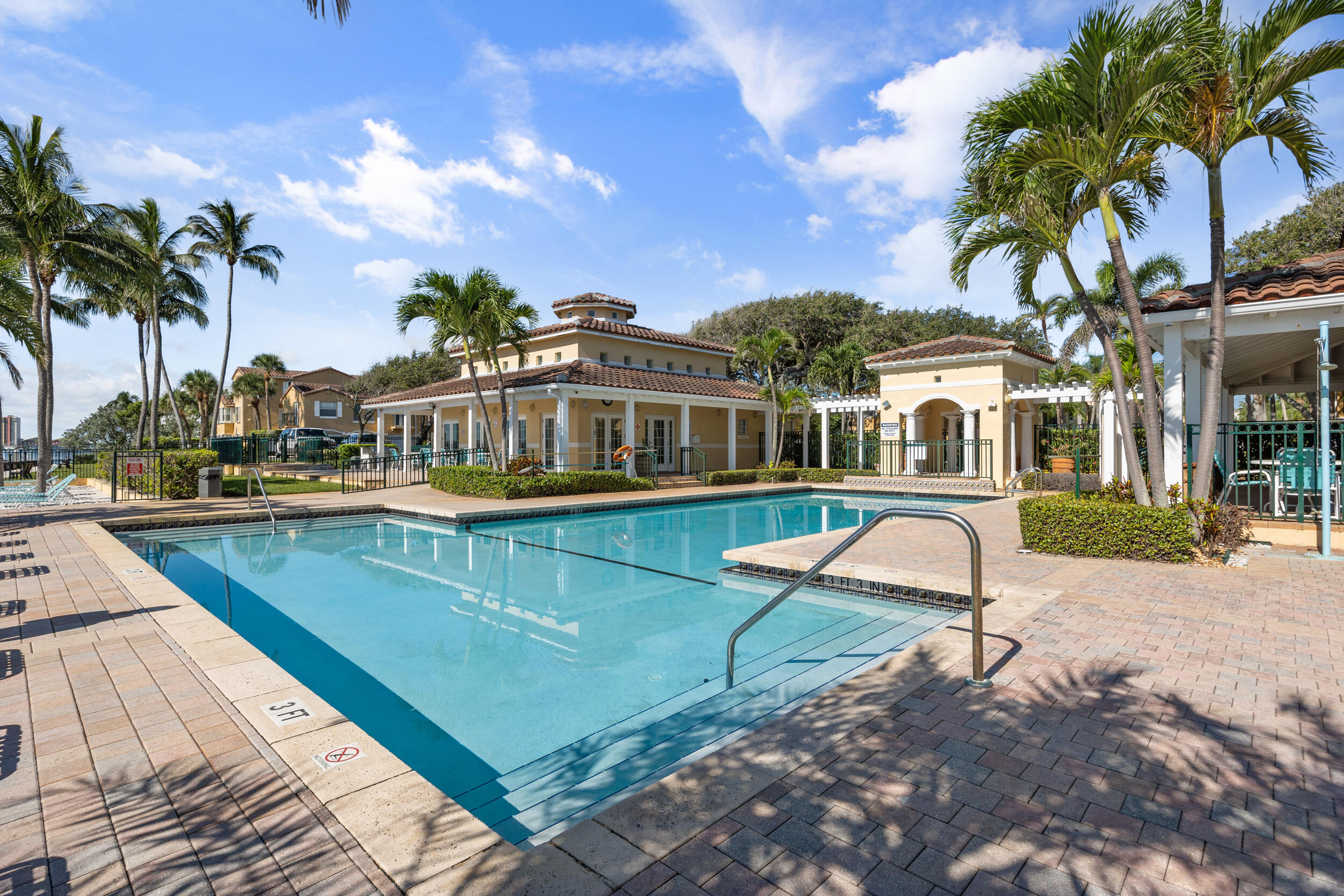 1050 Lake Shore Drive 202