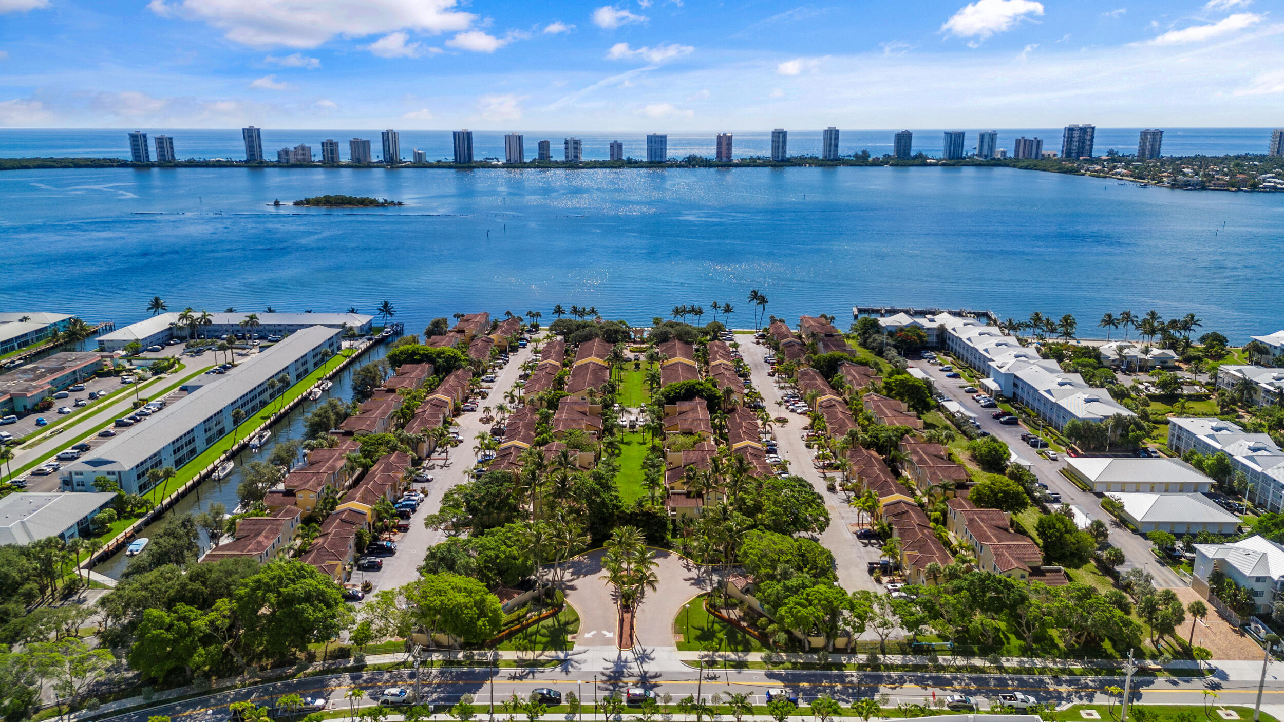 1050 Lake Shore Drive 202