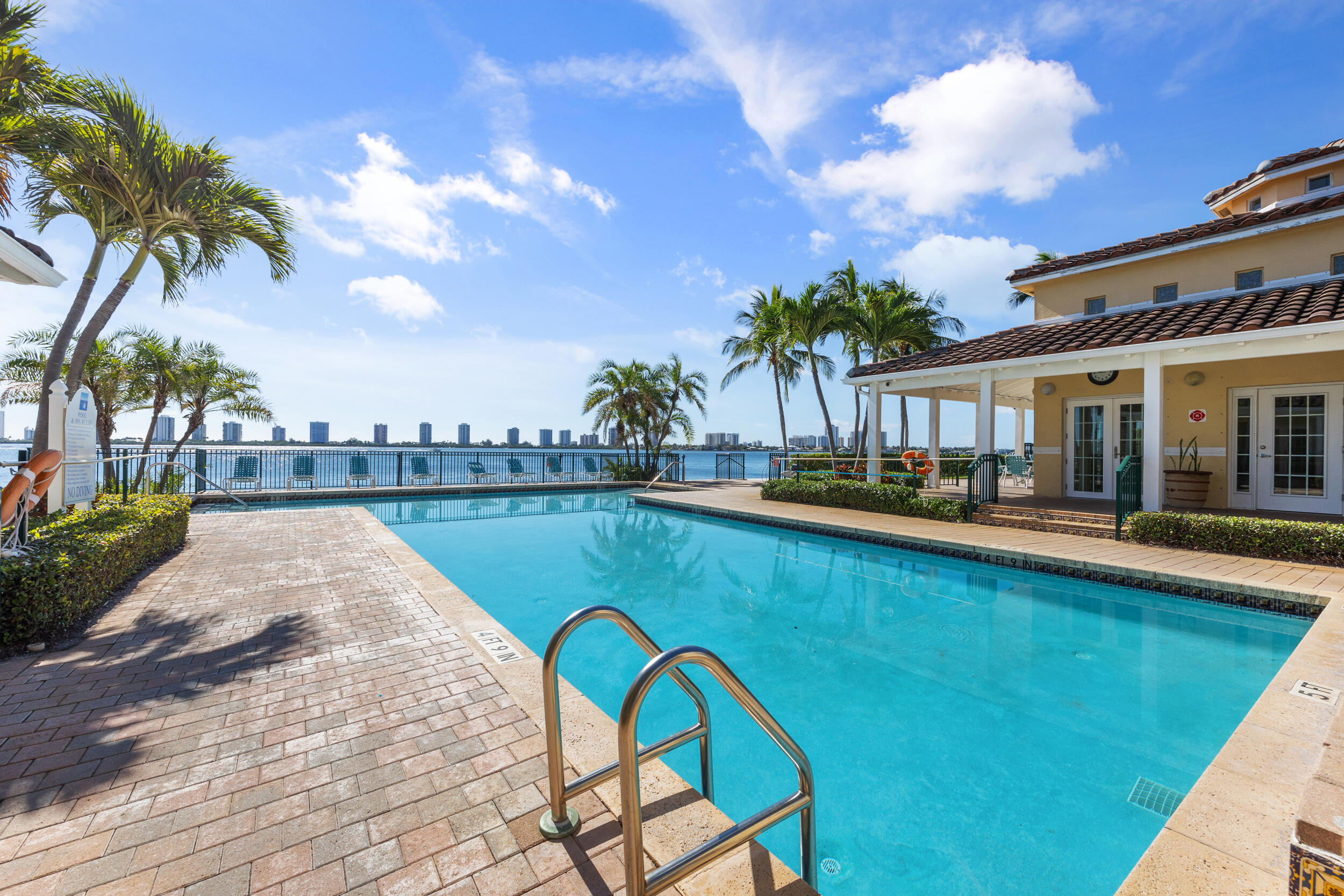 1050 Lake Shore Drive 202