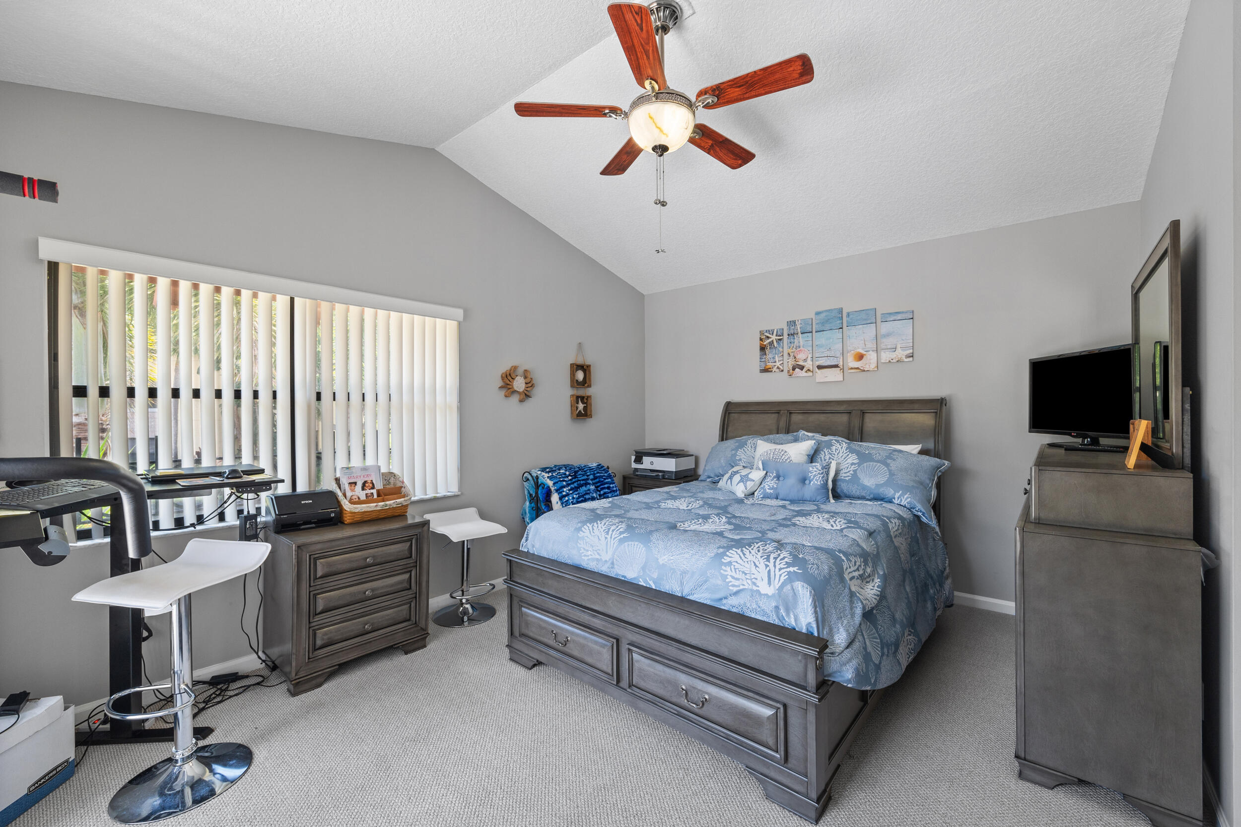 27 Uno Lago Drive