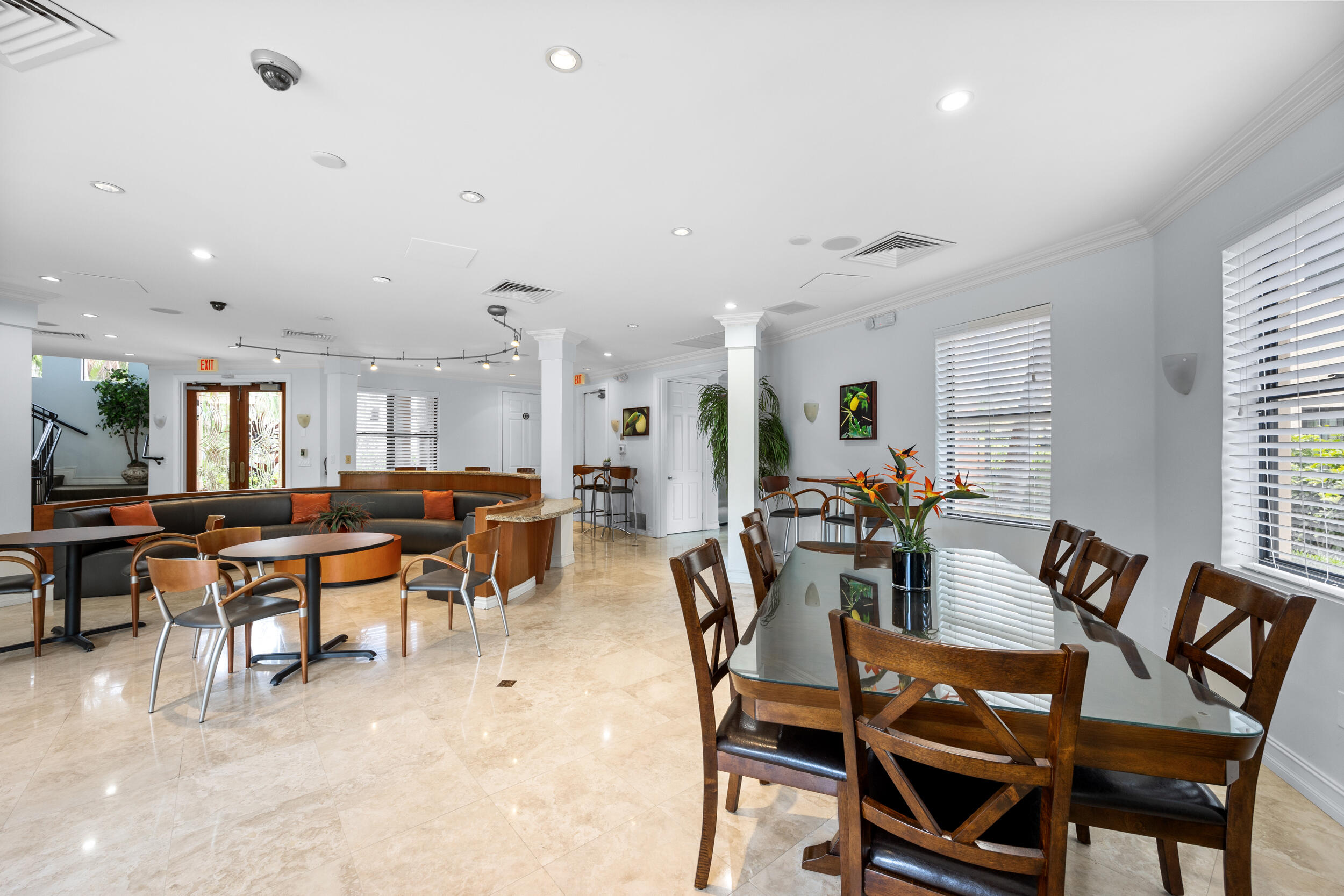 27 Uno Lago Drive