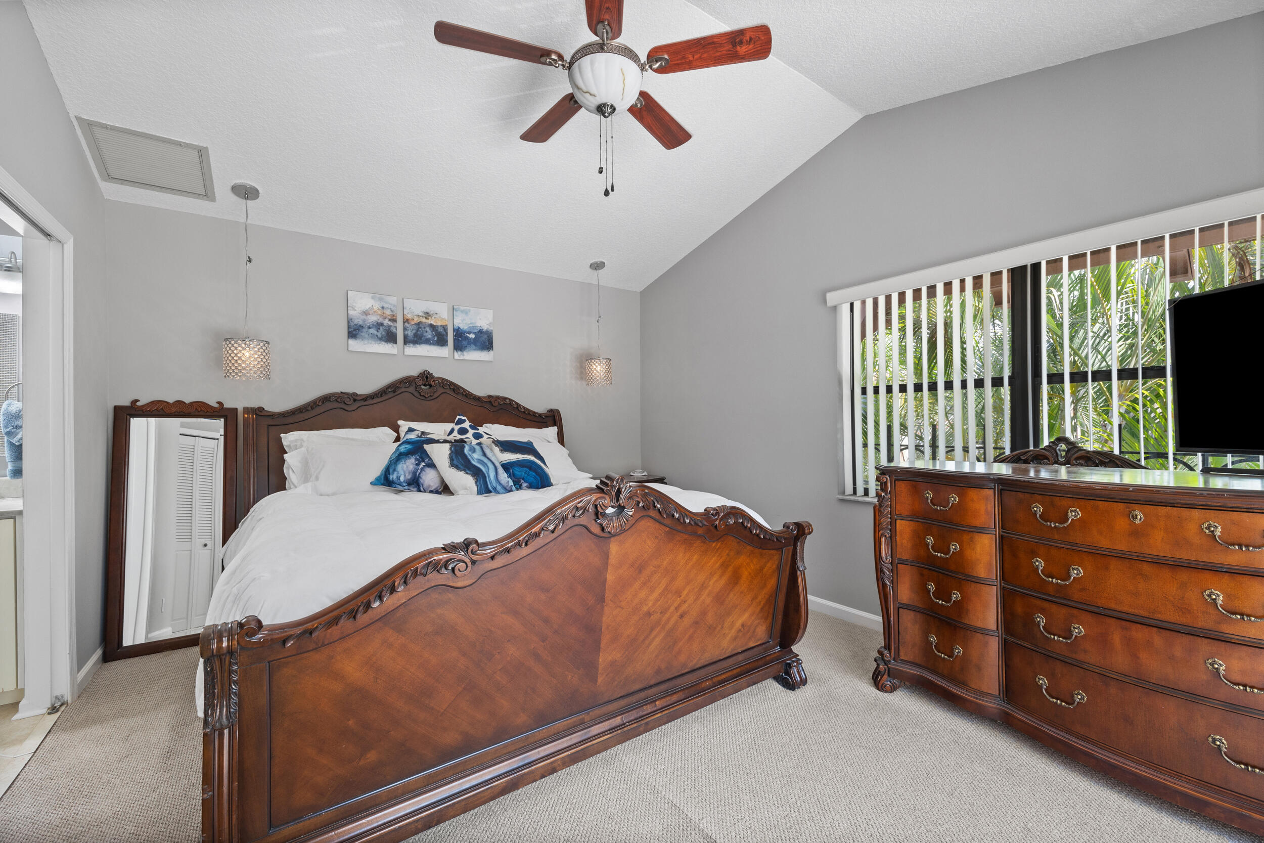 27 Uno Lago Drive