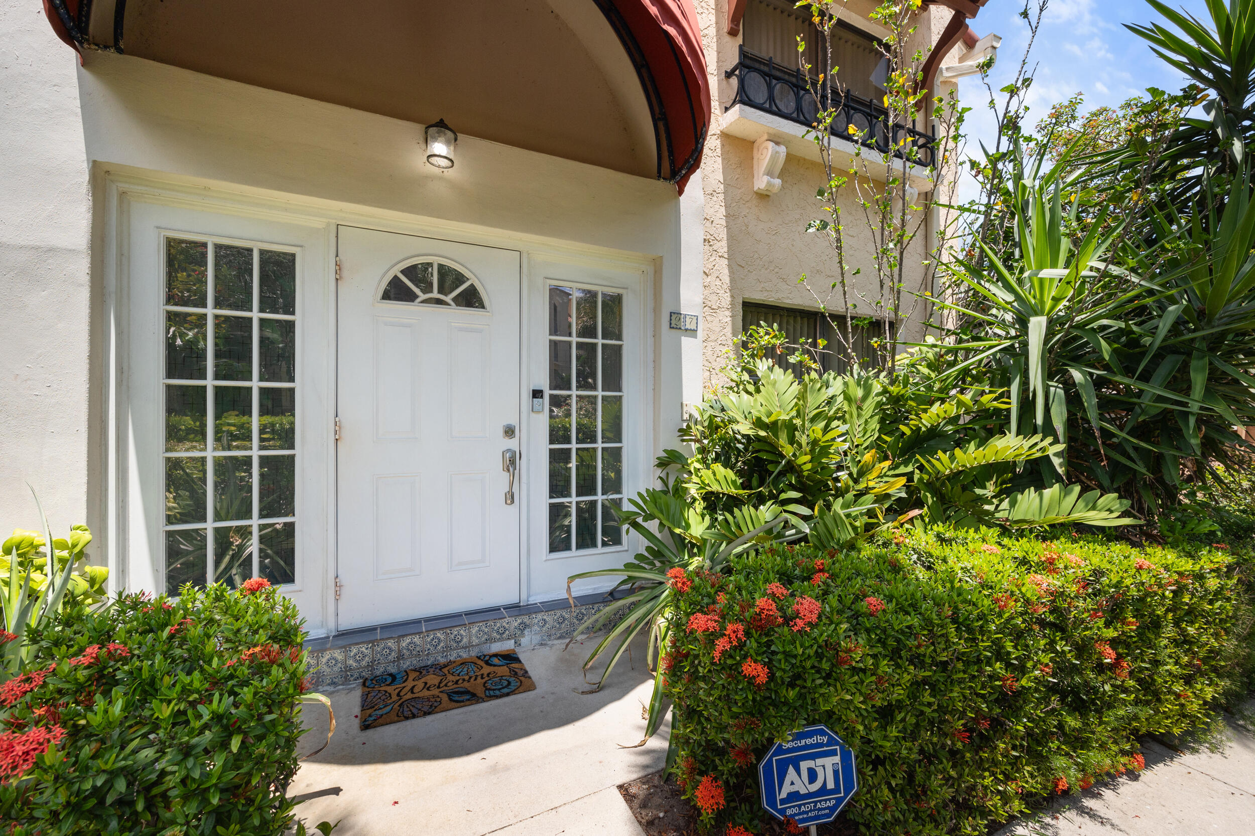 27 Uno Lago Drive