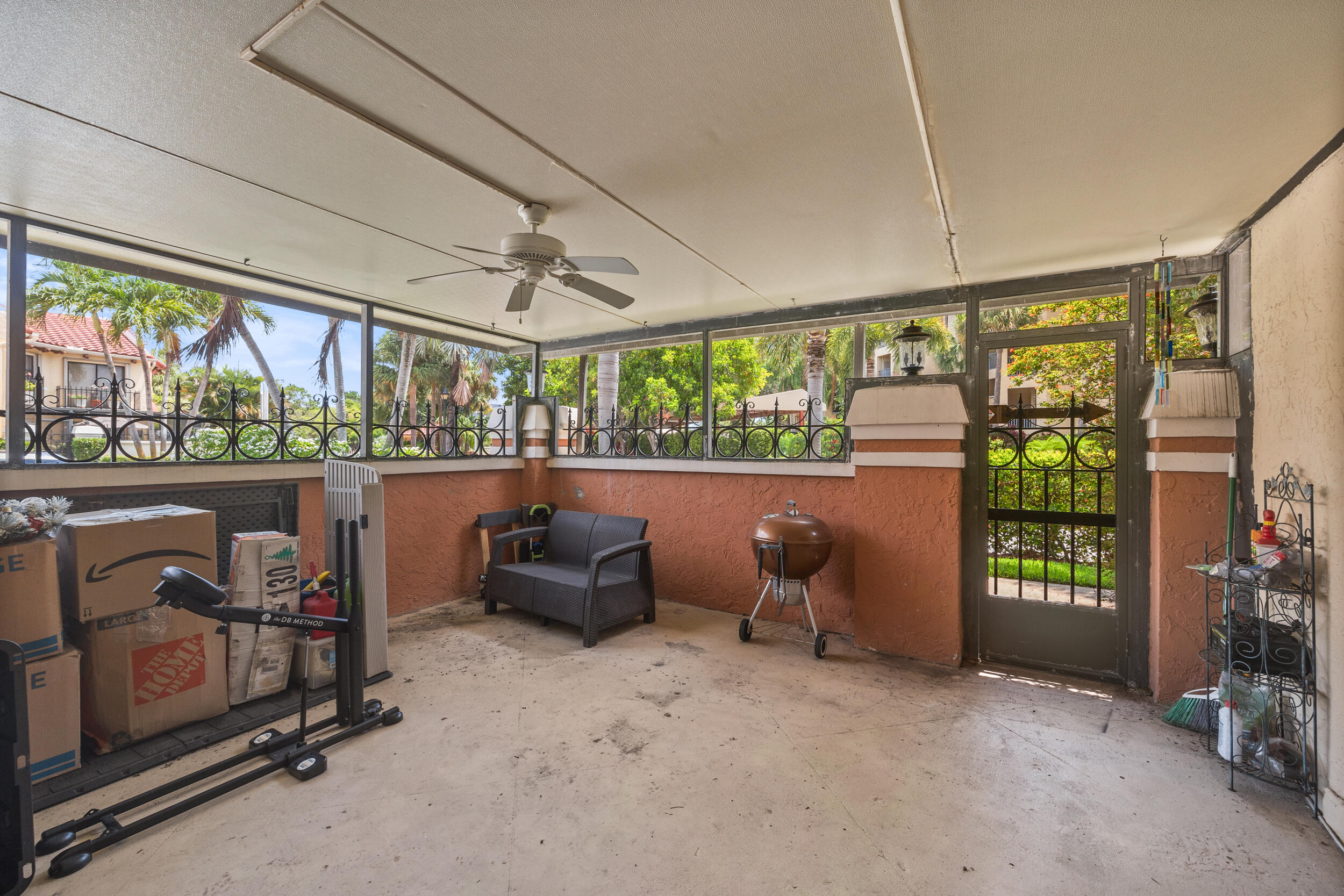27 Uno Lago Drive