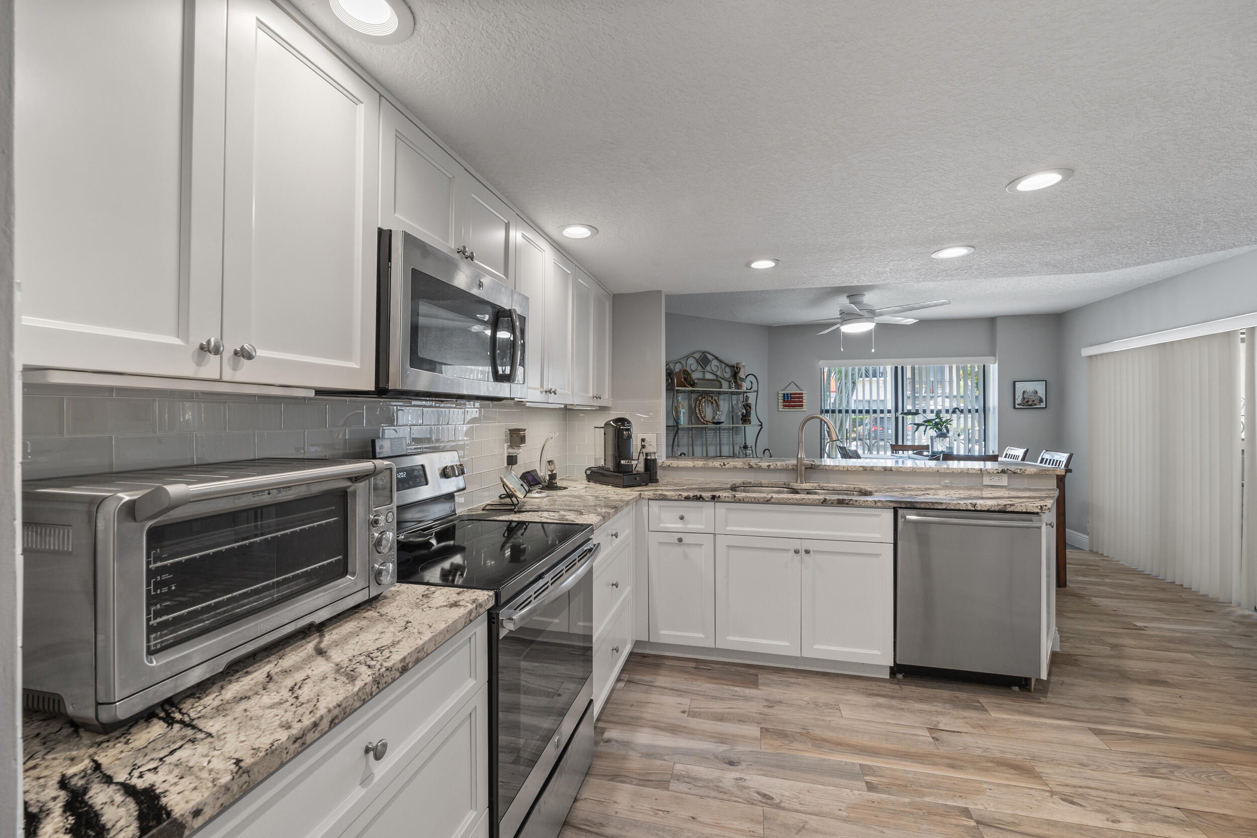 27 Uno Lago Drive