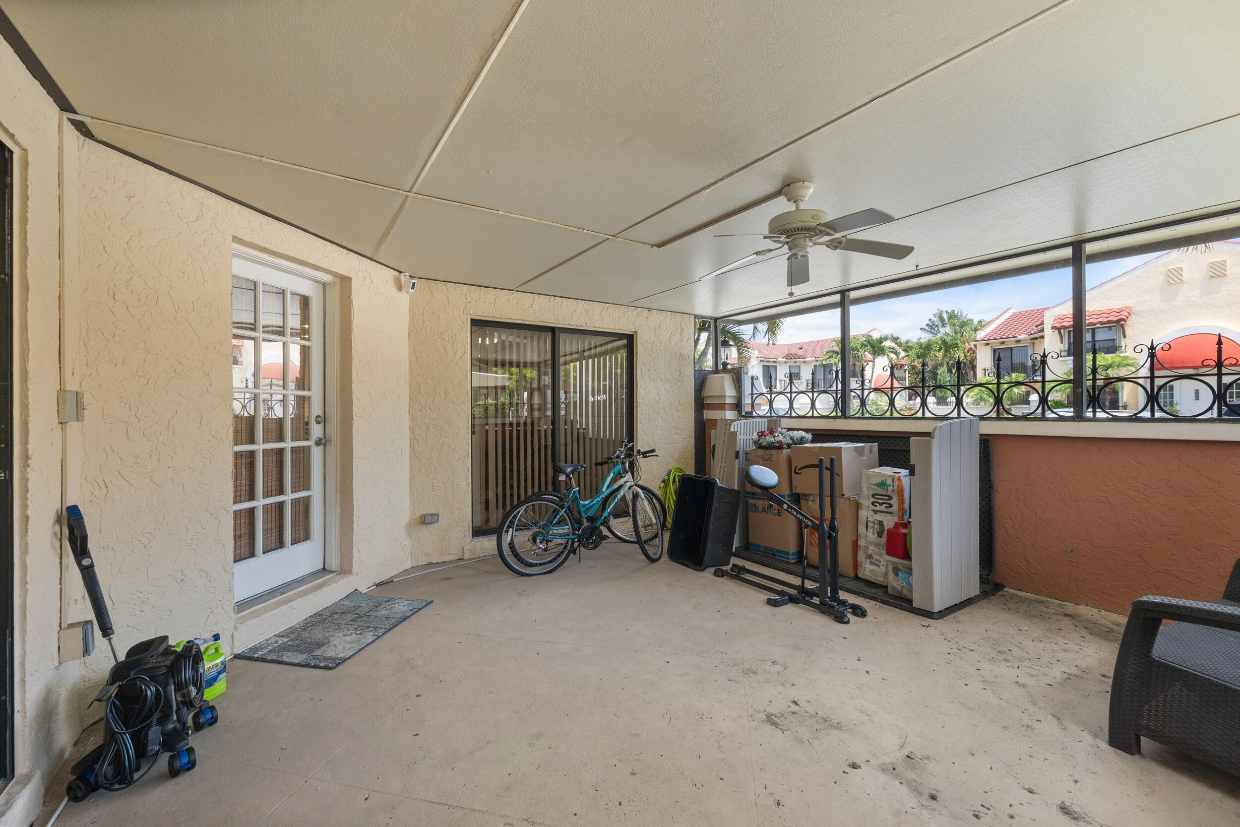 27 Uno Lago Drive