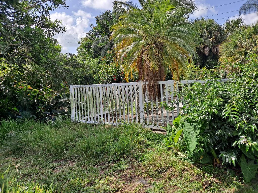 1489 SW Pine Tree Lane