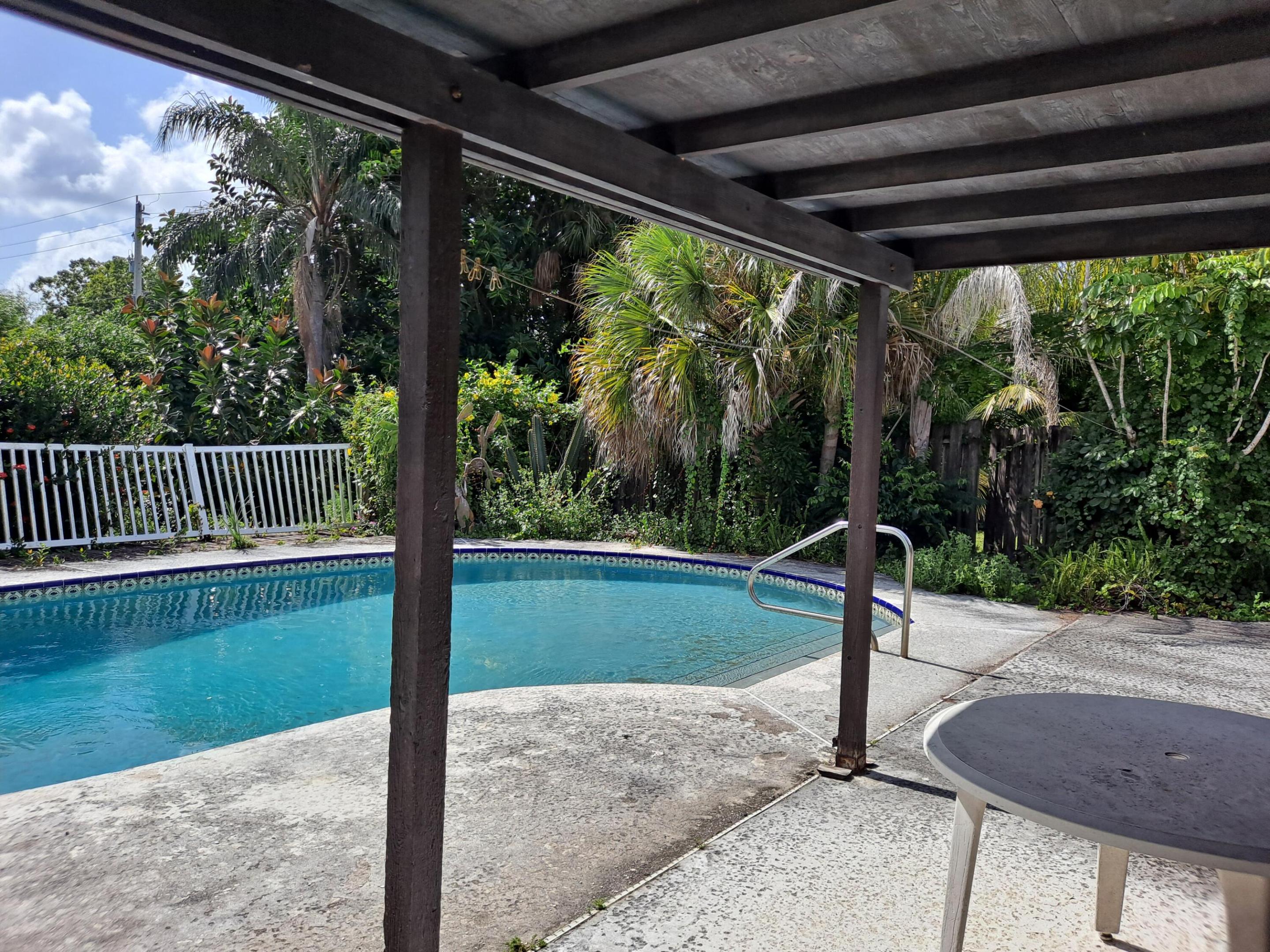 1489 SW Pine Tree Lane