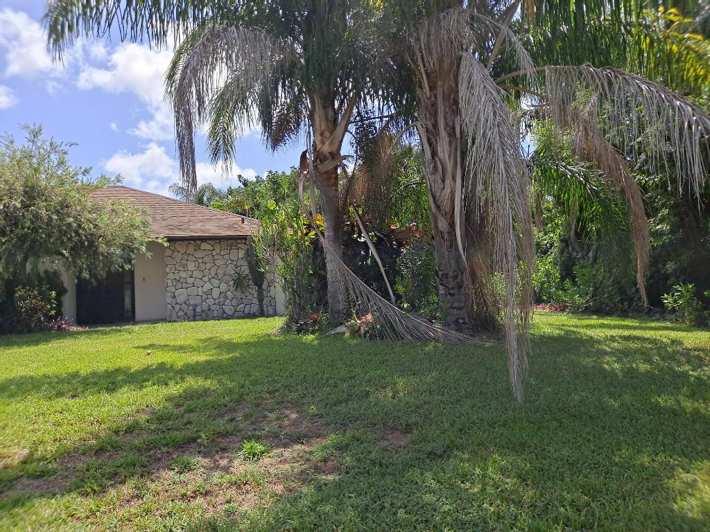 1489 SW Pine Tree Lane