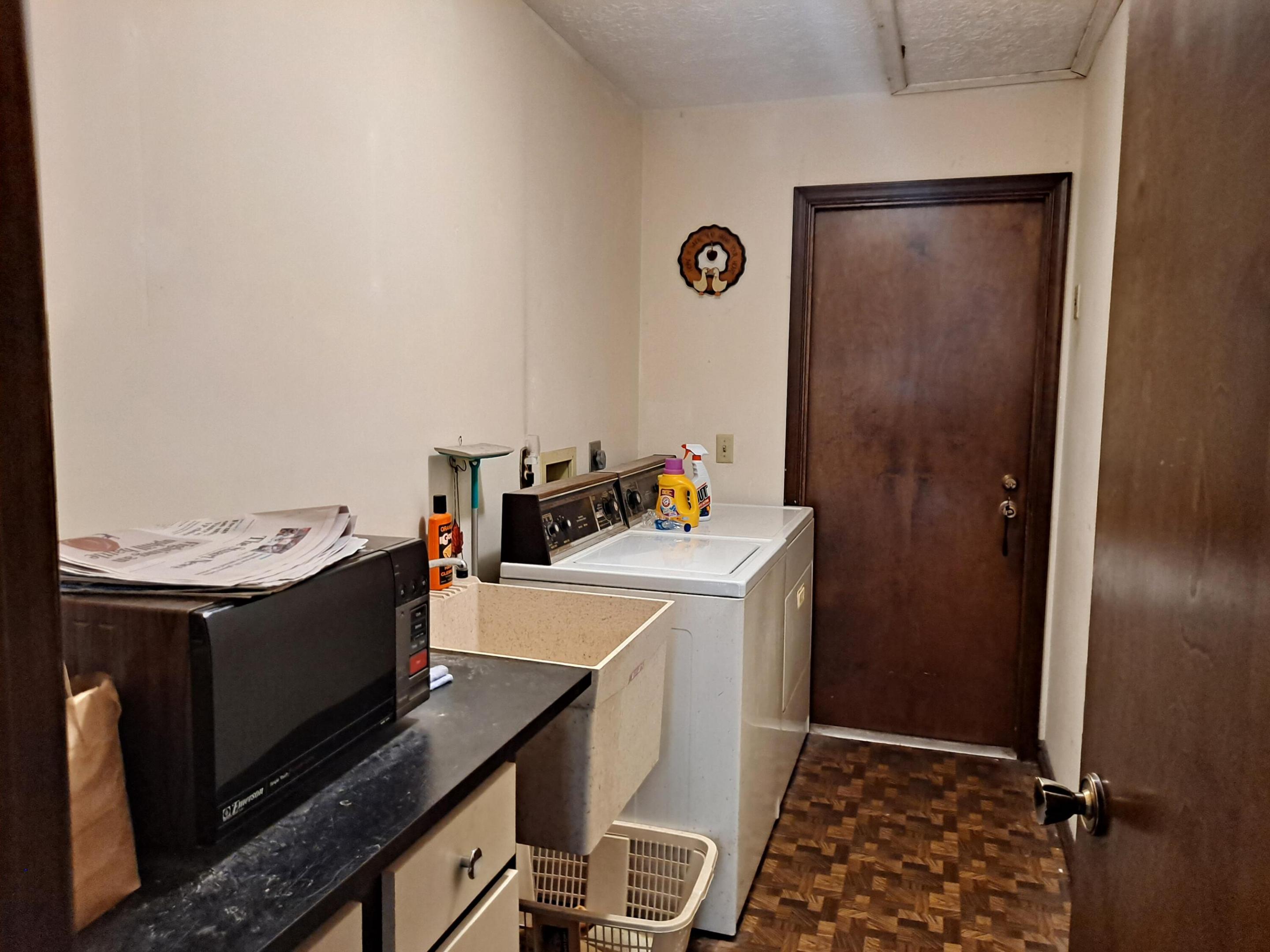 1489 SW Pine Tree Lane