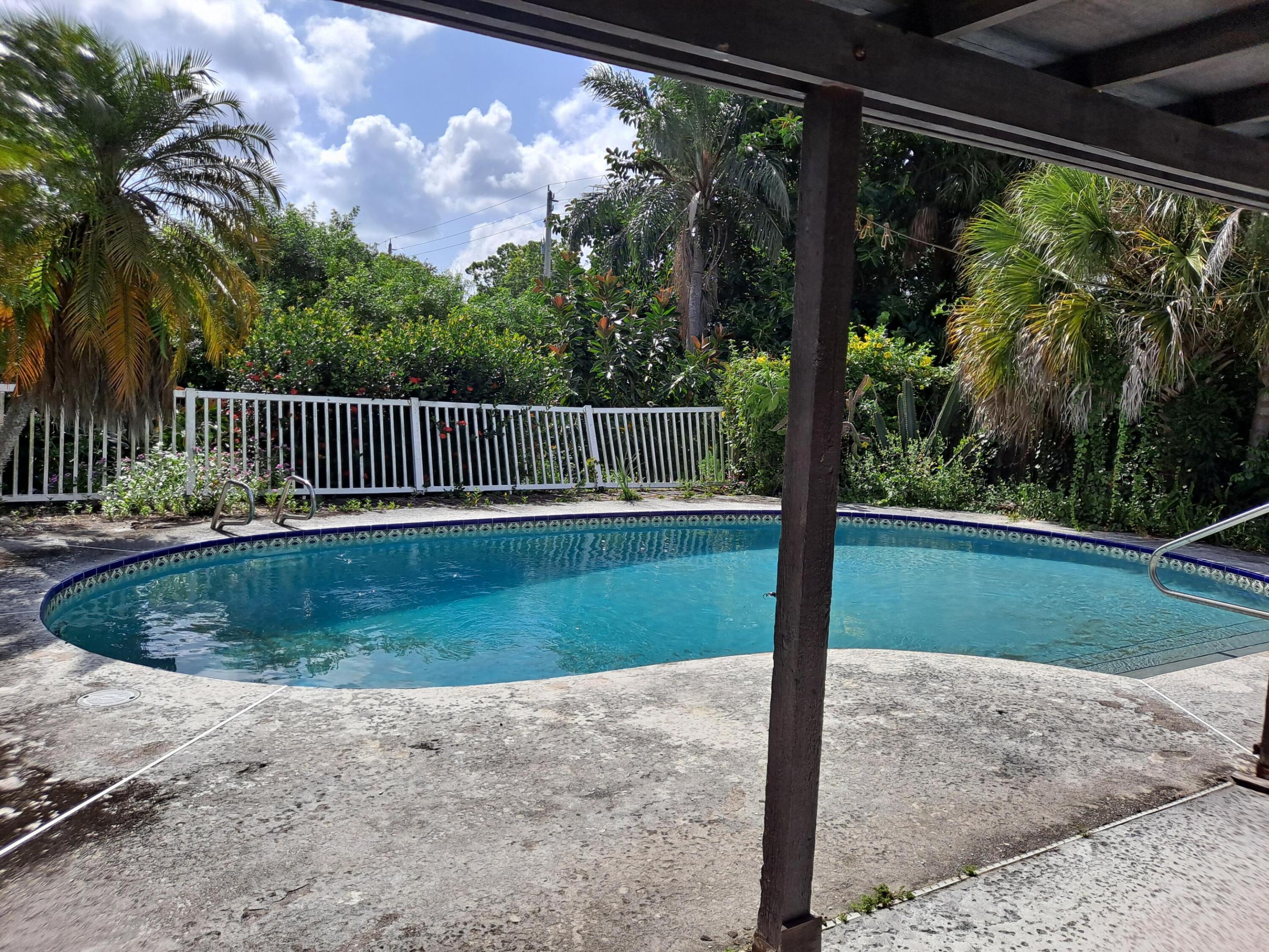 1489 SW Pine Tree Lane