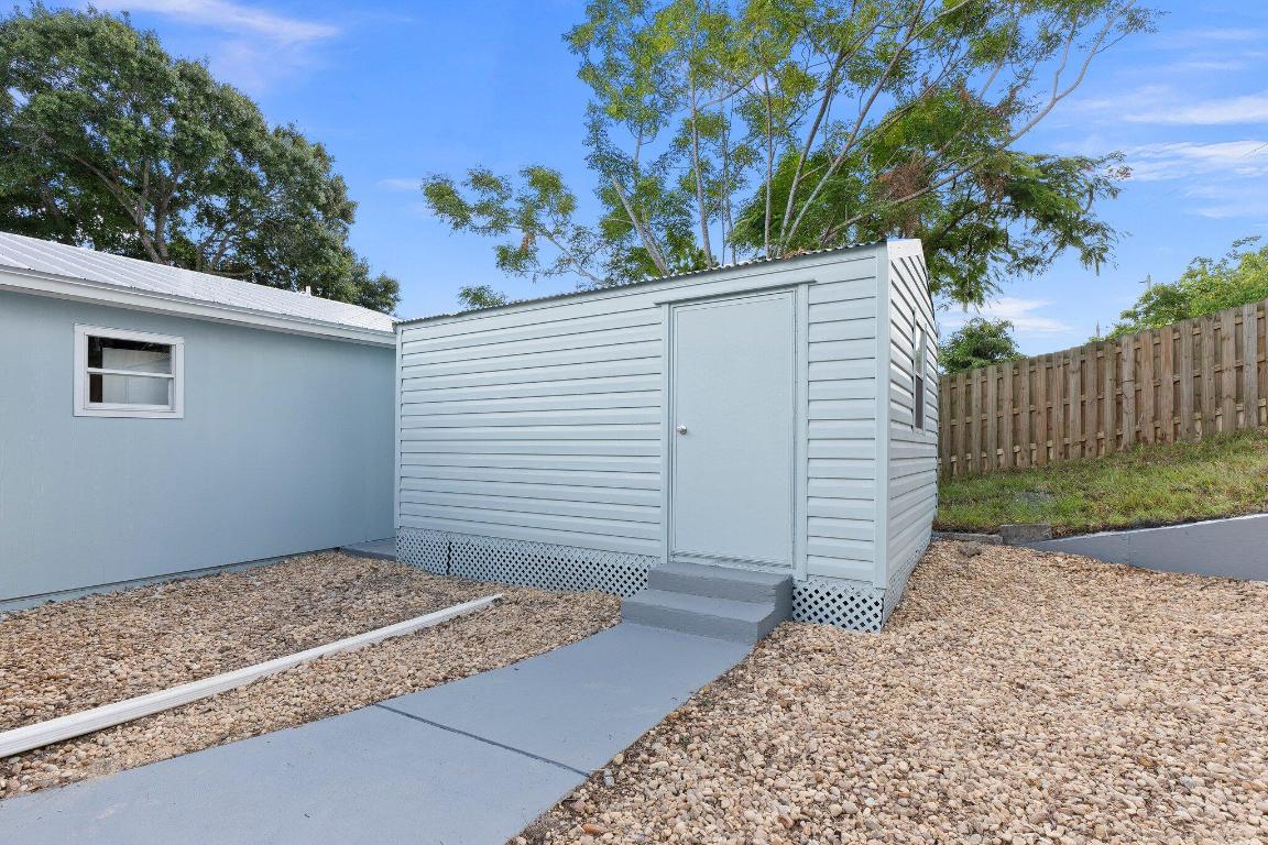 1720 NE 23rd Terrace