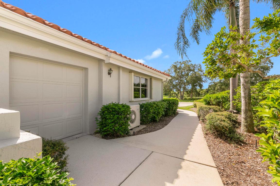 1512 NW Sweet Bay Circle