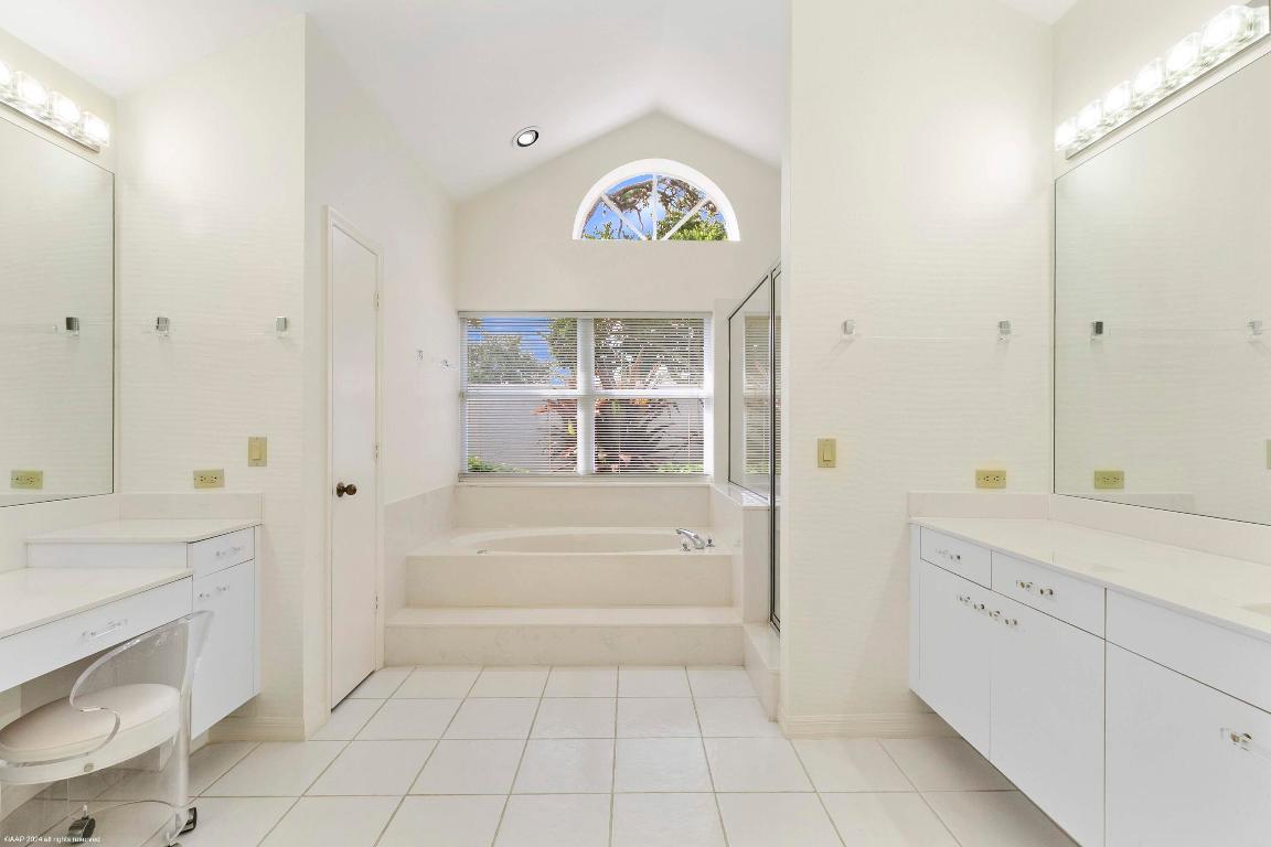 1512 NW Sweet Bay Circle