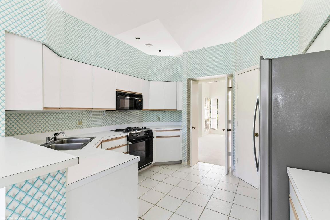 1512 NW Sweet Bay Circle