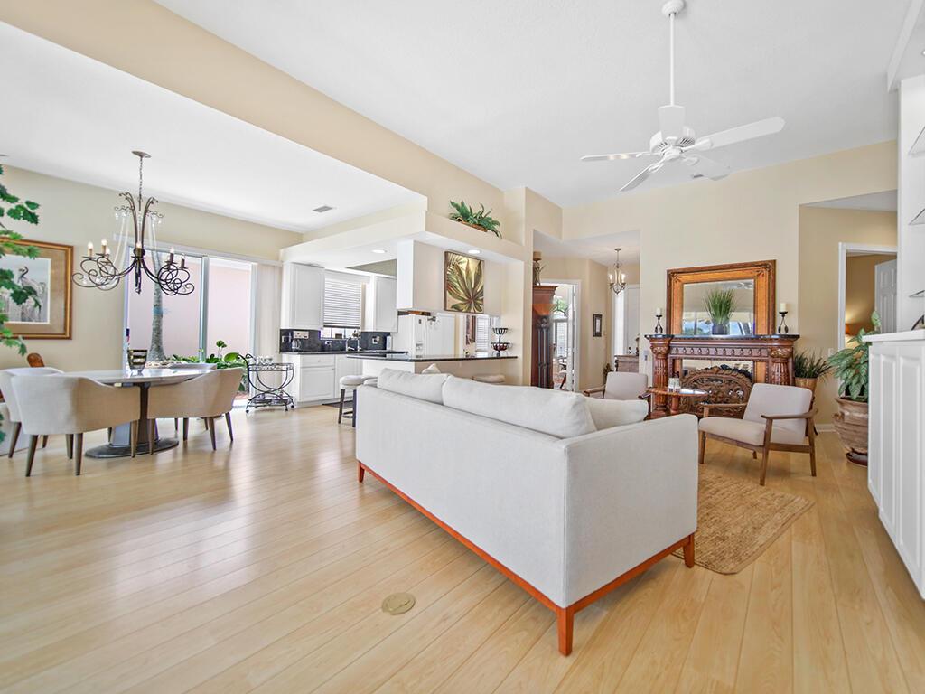 1466 SW Eagleglen Place