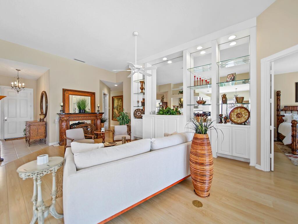 1466 SW Eagleglen Place