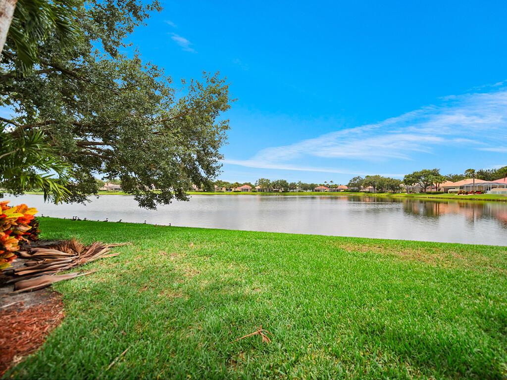 1466 SW Eagleglen Place