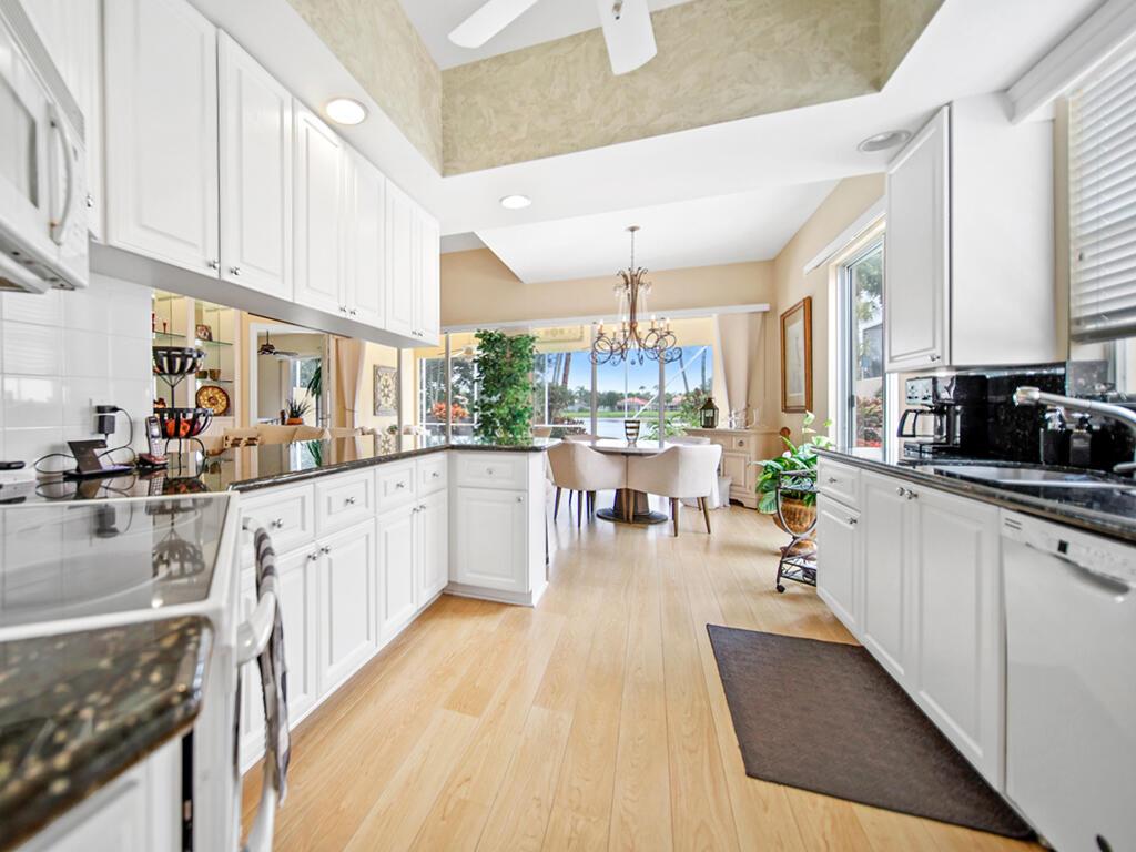 1466 SW Eagleglen Place