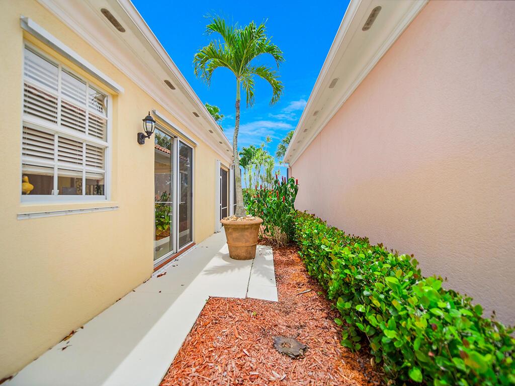 1466 SW Eagleglen Place