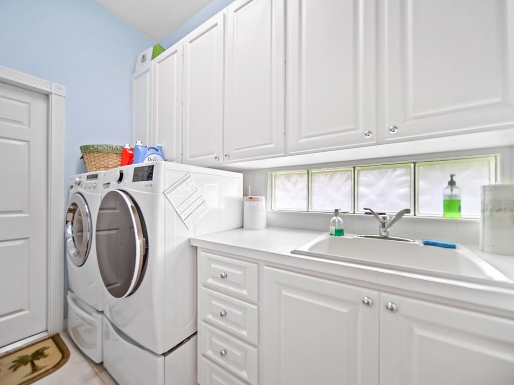 1466 SW Eagleglen Place